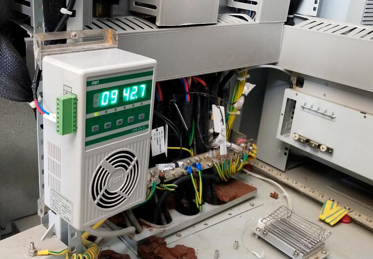 開關柜哪個智能除濕機用于除濕？
