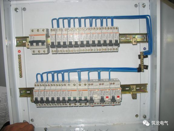《建筑電氣工程施工質(zhì)量驗收規(guī)范》GB50303-2015 配電箱(機(jī)柜)安裝詳細(xì)說明！