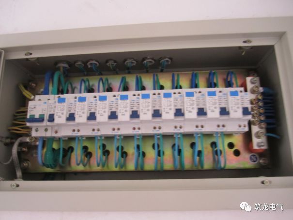 《建筑電氣工程施工質(zhì)量驗收規(guī)范》GB50303-2015 配電箱(機(jī)柜)安裝詳細(xì)說明！