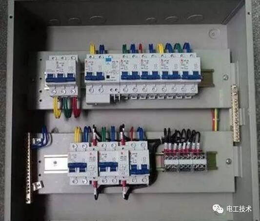 分析了配電箱的內(nèi)部結(jié)構(gòu)，誰能理解它？